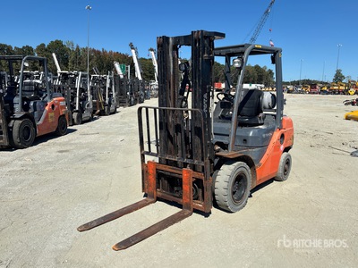2018 Toyota 8FGU25 4500 lb Pneumatic Tire Wózek widłowy