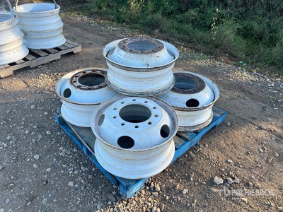 Quantity of (5) 22.5 in Steel Bud Rims Varios, piezas para camion