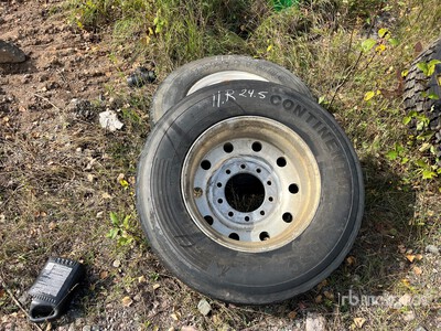 Quantity of (2) 11R24.5 Tires Varios, piezas para camion