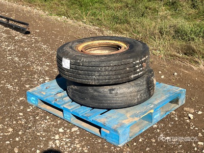 Quantity of (2) Pneumatici per autocarro