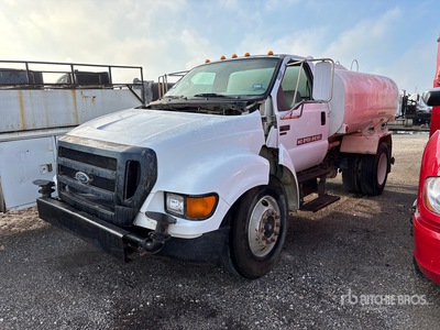2004 Ford F-650 2000 gal 4x2 Water Truck