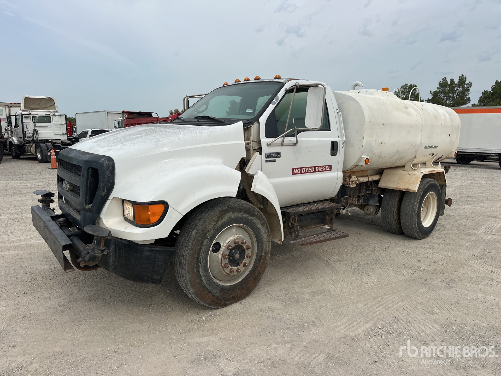 2004 Ford F-650 2000 gal 4x2 Water Truck