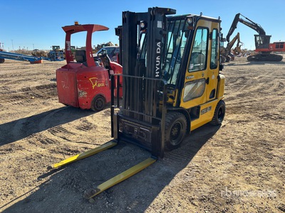 2016 Hyundai 25L-7A 4220 lb Pneumatic Tire Forklift