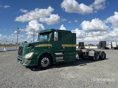 2015 Volvo VNL430 6x4 Ciągnik siodłowy T/A z kabiną sypialną