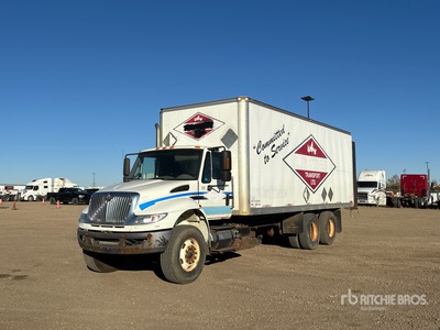2009 International 4400 6x4 Camion fourgon