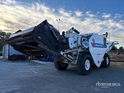 Roadtec SB2500B Wheel Asphalt Transfer Machine