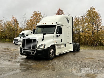 2020 Freightliner Cascadia 125 6x4 T/A Sleeper Truck Tractor