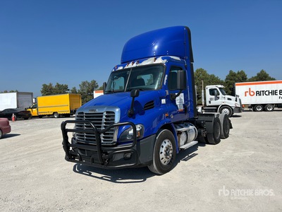 2020 Freightliner Cascadia 113 6x4 T/A Day Cab Truck Tractor
