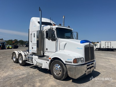 2010 Kenworth T402 6x4 Ciągnik siodłowy T/A z kabiną sypialną