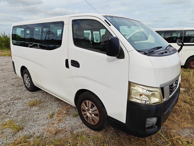 2015 年 Nissan Caravan NV350 Passenger Van