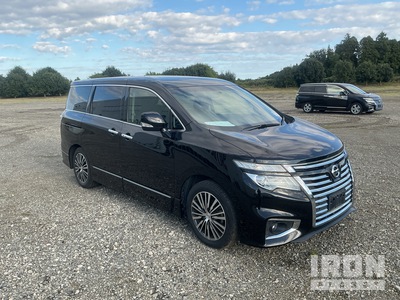 2016 年 Nissan Elgrand Highway STAR Passenger Van