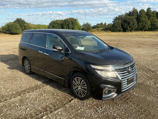 2017 年 Nissan Elgrand Passenger Van