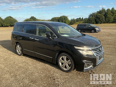 2017 年 Nissan Elgrand Highway STAR Passenger Van