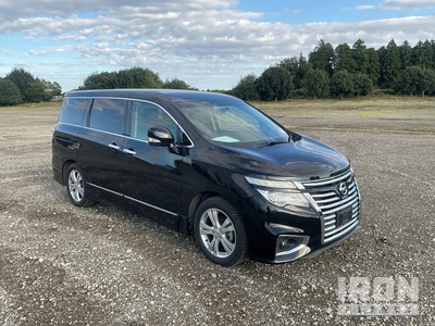 2017 年 Nissan Elgrand Highway STAR Passenger Van