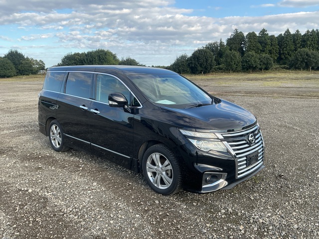 2017 年 Nissan Elgrand Highway STAR Passenger Van