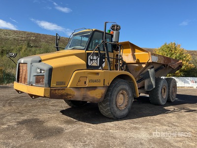 2011 Cat 735 6x6. Knickgelenkter Muldenkipper