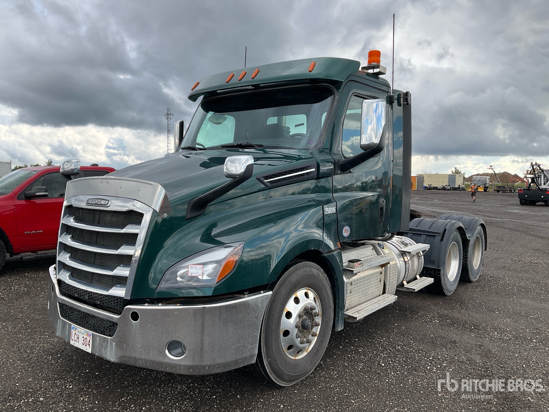2019 Freightliner Cascadia 126 6x4 T/A Day Cab Truck Tractor