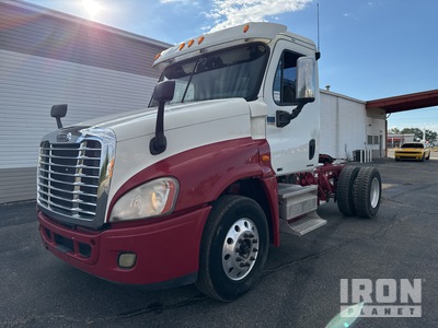 2010 Freightliner Cascadia 125 4x2 S/A Day Cab Truck Tractor