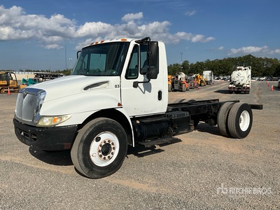 2004 International DuraStar 4400 4x2 Cabine et châssis