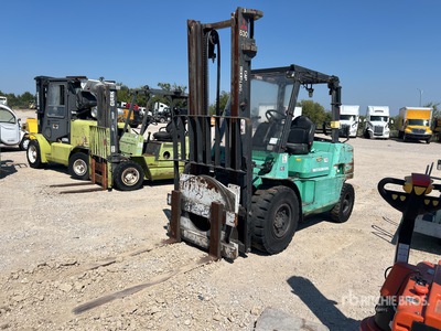 2002 Mitsubishi FG40K 6100 lb Pneumatic Tire Forklift (Inoperable)