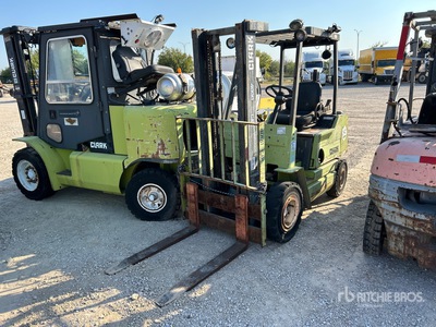 Clark GPX20 4000 lb Pneumatic Tire Forklift (Inoperable)