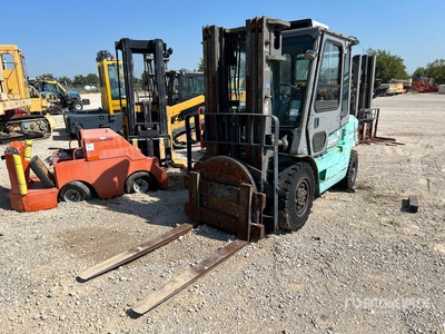 2000 Mitsubishi FG35 5050 lb Pneumatic Tire Forklift (Inoperable)