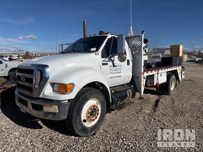 2013 Ford F-750 XLT 4x2 flat bed with crane Service Truck