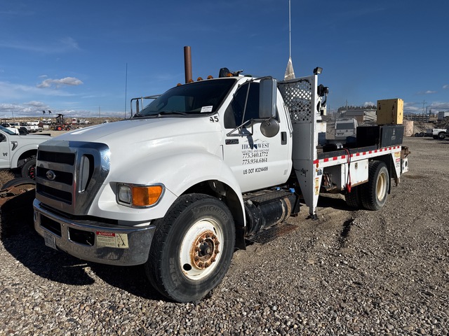 2013 Ford F-750 XLT 4x2 Service Truck