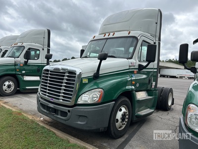 2018 Freightliner Cascadia 125 4x2 S/A Day Cab Truck Tractor (Inoperable)