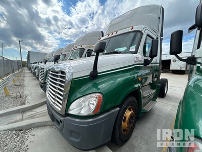2016 Freightliner Cascadia 125 4x2 S/A Day Cab Truck Tractor