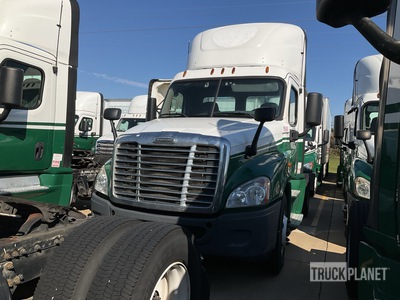 2018 FREIGHTLINER CA125 4x2 Day Cab Truck Tractor (Inoperable)