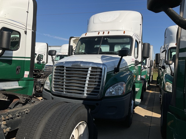 2018 Freightliner CA125 4x2 S/A Day Cab Truck Tractor (Inoperable)