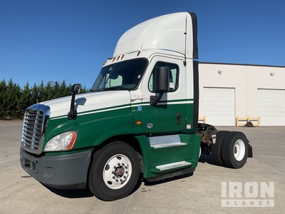 2016 FREIGHTLINER CA125DC 4x2 Day Cab Truck Tractor
