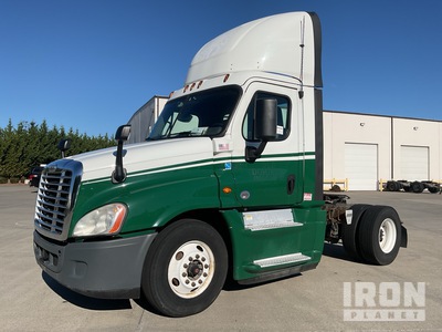 2018 FREIGHTLINER CA125DC 4x2 Day Cab Truck Tractor