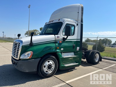 2018 FREIGHTLINER CA125 4x2 S/A Day Cab Truck Tractor