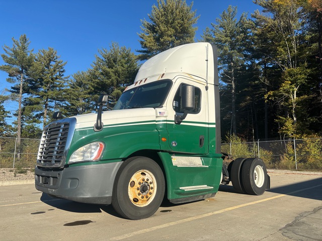 2018 Freightliner Cascadia 125 4x2 S/A Day Cab Truck Tractor 2018 Freightliner Cascadia 125 4x2 S/A Day Cab Truck Tractor
