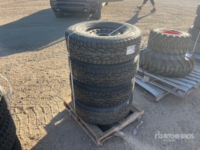 Quantity of (4) 245/75R16 Équipements pour pneus