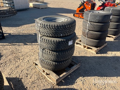 Quantity of (4) 245/75R16 を見 Tires