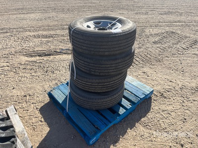 Quantity of (4) T245/75R16 Trailer を見 Tires