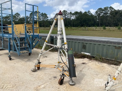 (3) Hydraulic Tripod Jacks