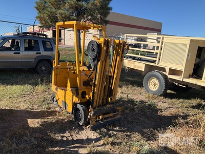 Hyster E25XL Electric Forklift