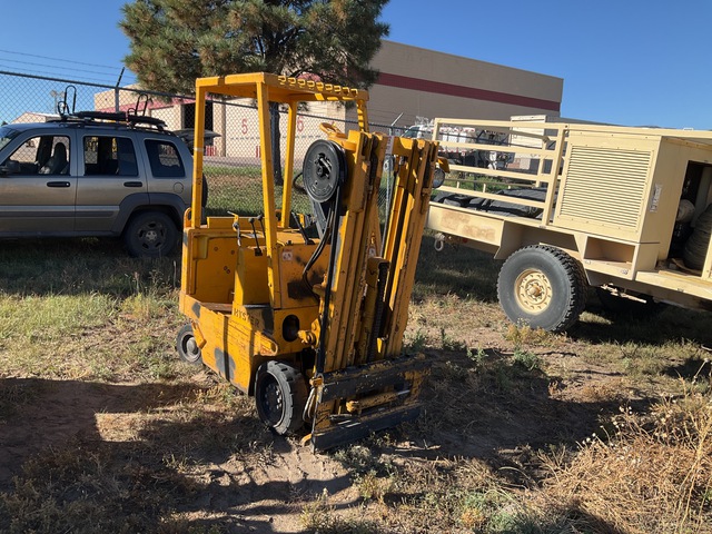 Hyster E25XL Electric Forklift