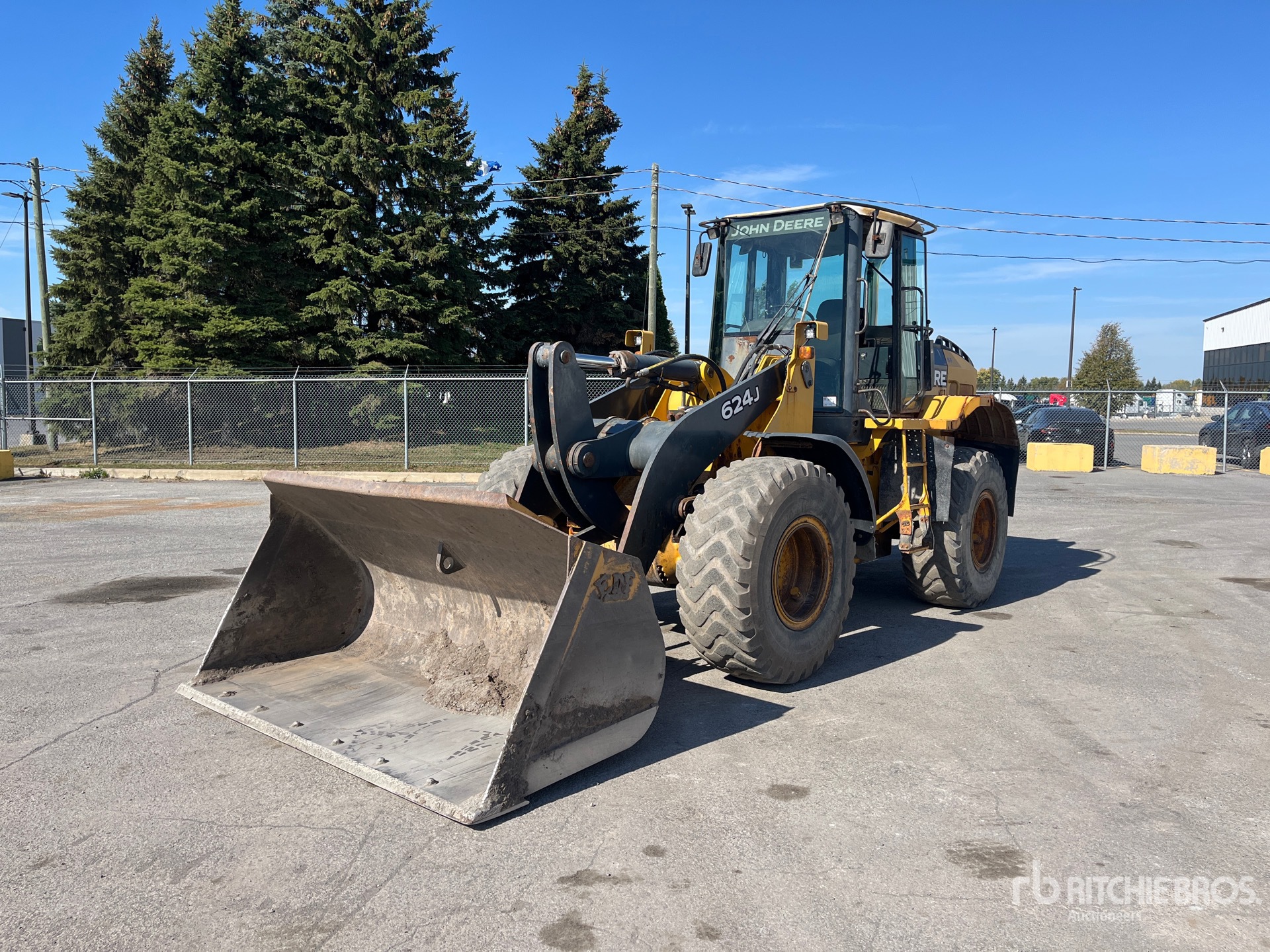 2005 John Deere 624J جرافة