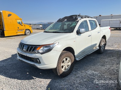 2017 Mitsubishi L200 4x4 Crew Cab Camioneta (INOPERABLE) / Pickup (Inoperable)