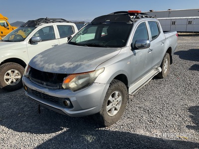 2017 Mitsubishi L200 4x4 Crew Cab Camioneta (INOPERABLE) / Pickup (Inoperable)