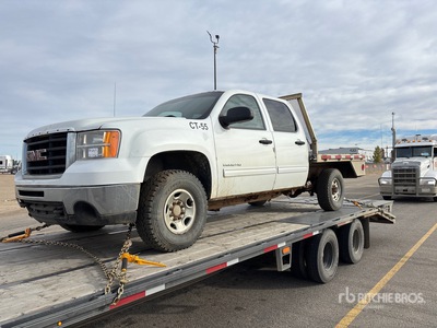 2010 GMC Sierra 2500HD SLE 4x4 Crew Cab Flatbed Truck