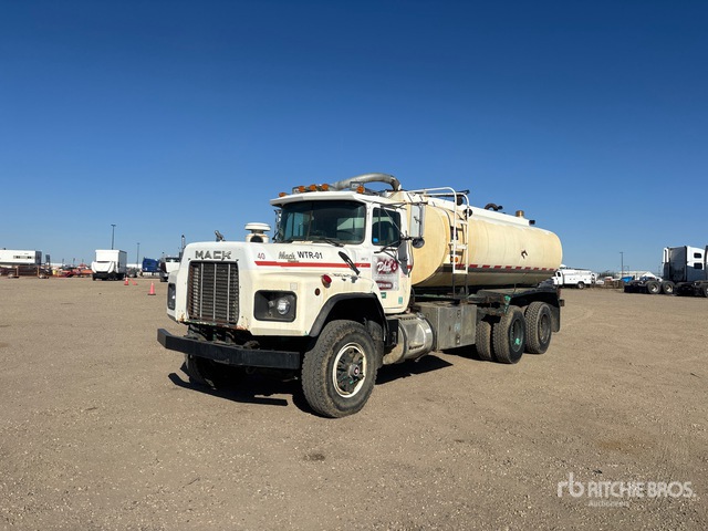 1989 Mack RB690S 6x4 Water Truck | Ritchie Bros. Auctioneers