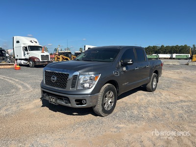 2017 Nissan Titan 4x4 Crew Cab Pickup