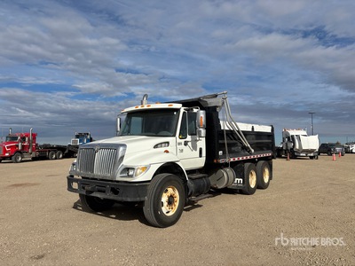 2005 International 7400 6x4 T/A Dump Truck