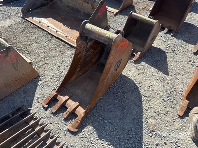 17 in Digging Backhoe Rear Bucket